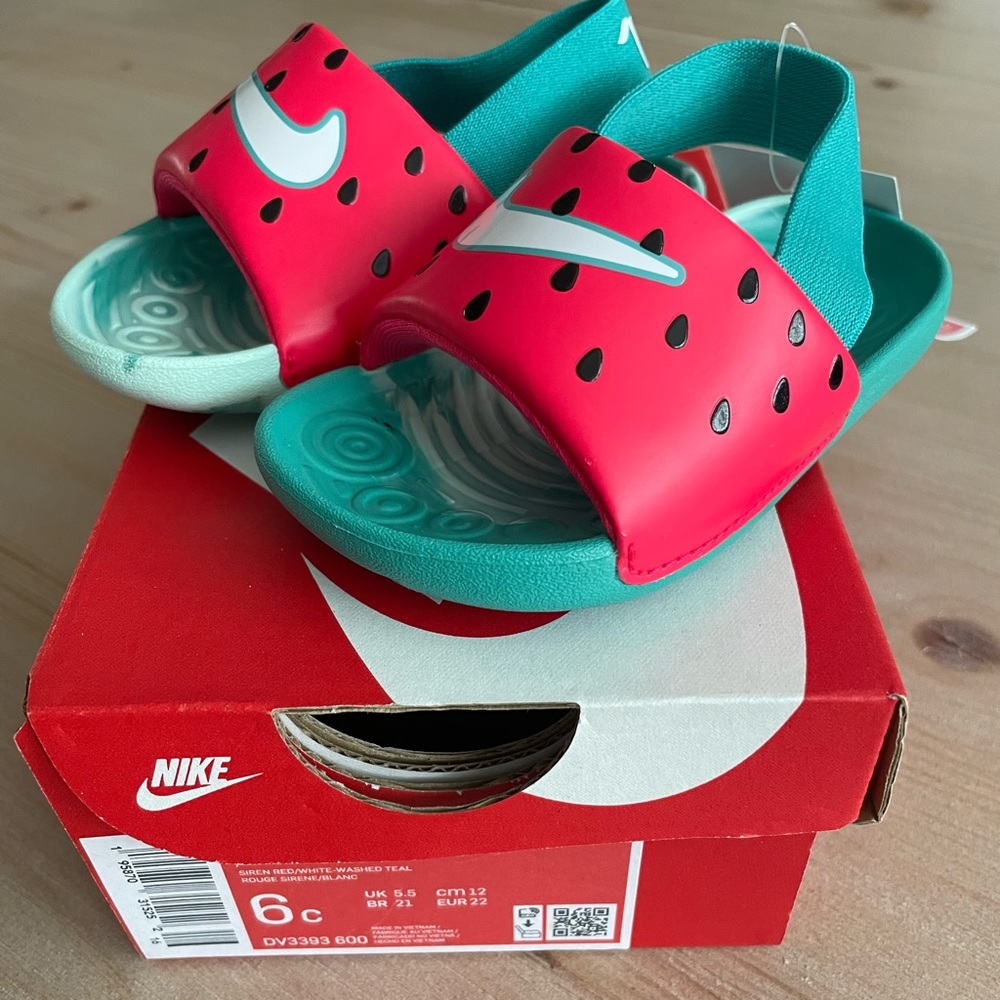 ⭐️ NWT ⭐️Nike watermelon🍉 sandals